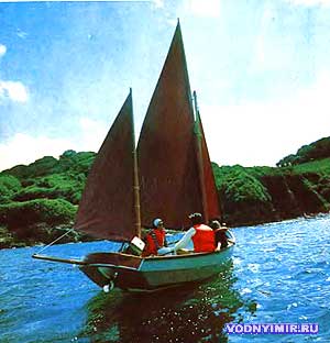 Drascombe boats. Motor-sailing dory Drascombe Lugger